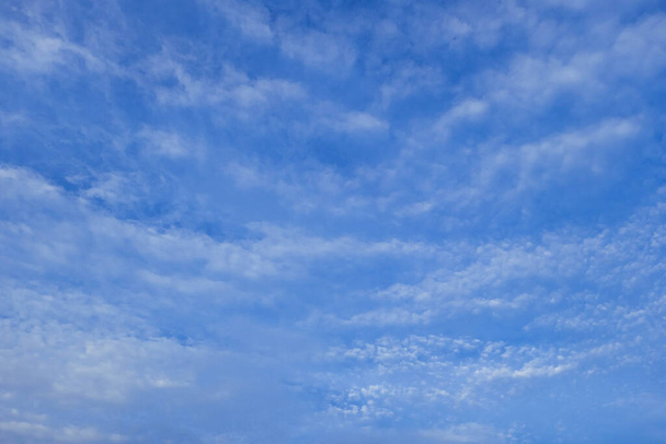 巻雲の雲と青空 - 写真・画像