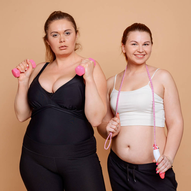 Overweight women at a gym. Friends teamed up to lose weight and get in shape - Valokuva, kuva
