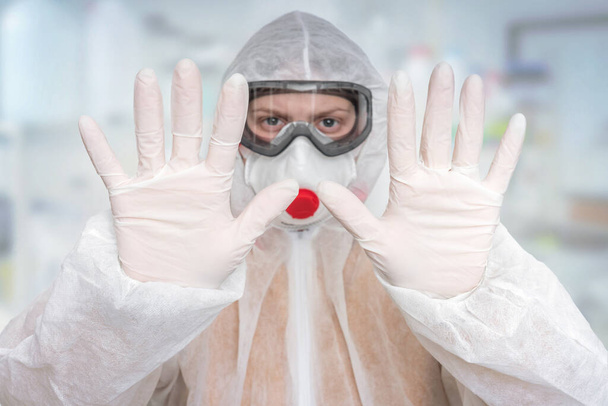 Scientist with FFP3 respirator mask is showing STOP gesture - SARS, MERS, CORONAVIRUS concept - Photo, Image