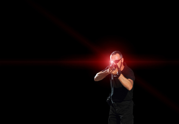 Man aiming assault rifle laser - Fotoğraf, Görsel
