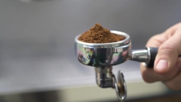 Caffeemachine, geprepareerd voor gebruik - Video
