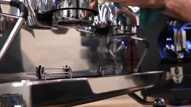 CLEANING OF COFFEE MACHINE, FOR ITS PERFECT USE - Materiał filmowy, wideo