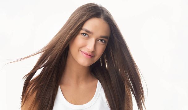 Young woman with long flying healthy hair - Foto, afbeelding