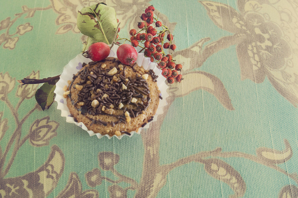 Vintage smakelijke muffin met chocolade en amandel gebak - Foto, afbeelding