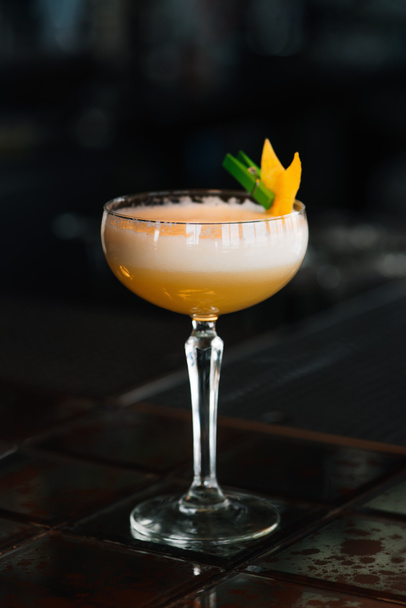 Whiskey sour cocktail at bar background. Closeup. - Φωτογραφία, εικόνα