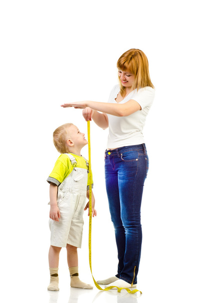 femme mesurant l'enfant
 - Photo, image