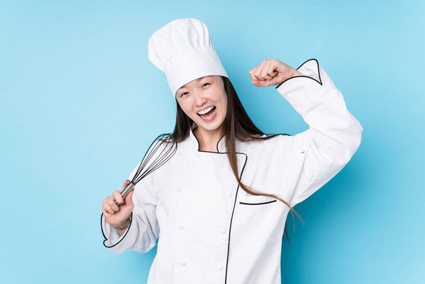 Joven cocinero japonés mujer cocina - Foto, Imagen
