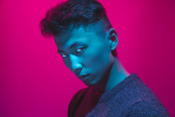 Portrait of a guy with colorful neon light on pink background - cyberpunk concept - Foto, Imagem