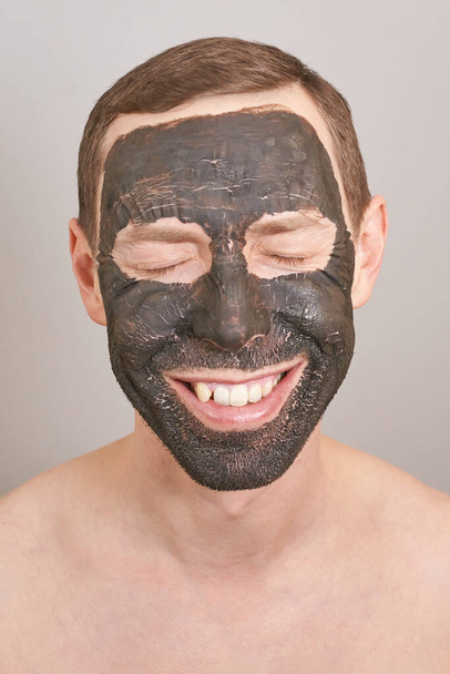 Man portait with face mask. Smiling emotion - Foto, Bild