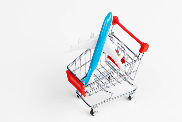Mini Shopping Cart On The Table. Business , e-commerce concept - Фото, зображення