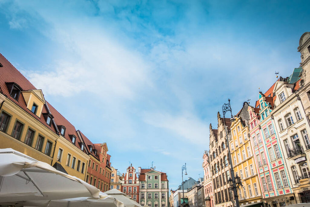 Wroclaw centrale markt plein met oude kleurrijke huizen - Foto, afbeelding