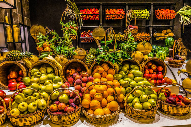 Expositor de diversas frutas dackground alimentos
 - Foto, imagen