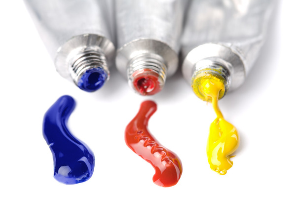 Tintas coloridas espremidas de tubos isolados
 - Foto, Imagem