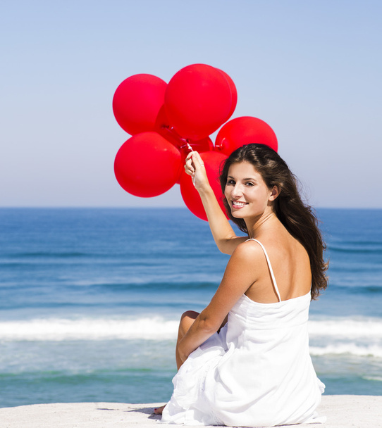 Mädchen mit roten Luftballons - Foto, Bild