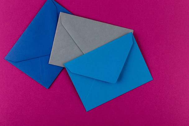 Colorful envelopes on a purple background. Mail envelopes on the table. - Foto, Imagen