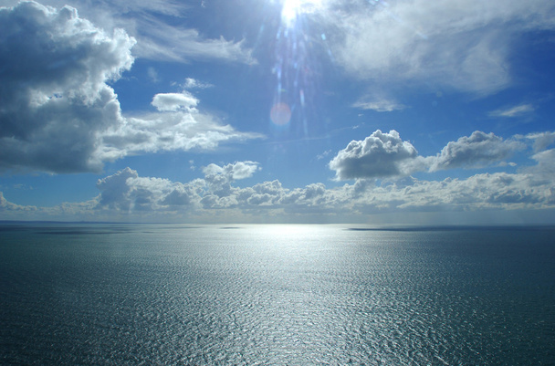 Océano con hermosas nubes y cielo
 - Foto, Imagen