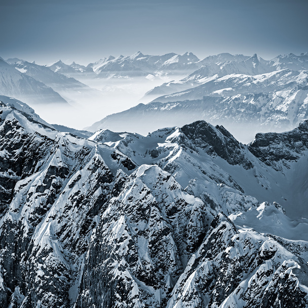 verschneite Berge in den Schweizer Alpen - Foto, Bild