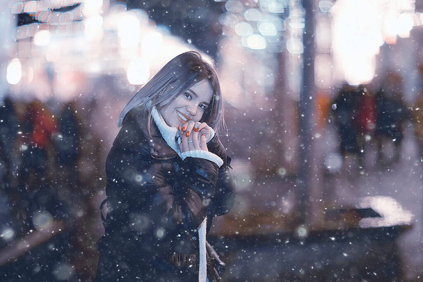 snowfall woman city christmas outside, city portrait in snowfall, young model posing in festive look - Foto, Imagem