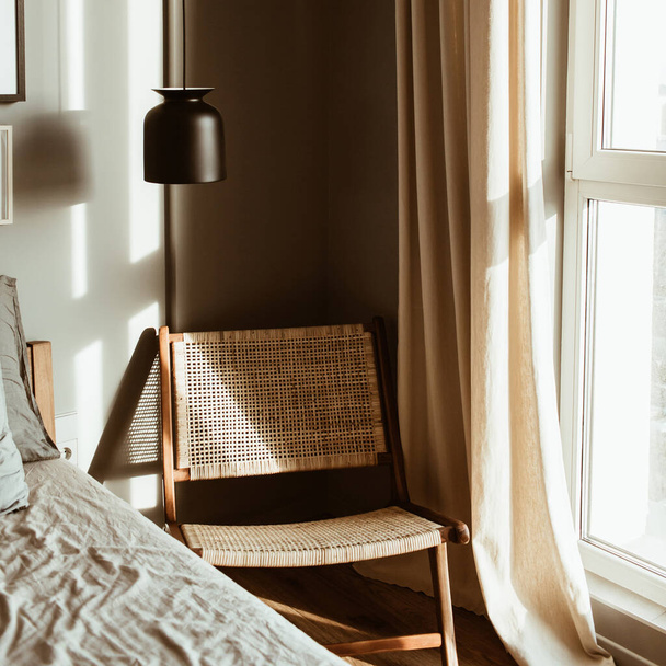 Современный стильный дизайн интерьера спальни. Уютная нейтральная гостинная скандинавского загара с мебелью
. - Фото, изображение