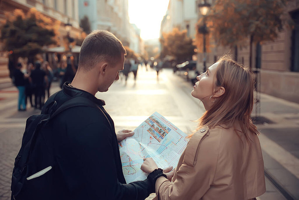tourists in the city with a map, trip travel city map tourism - Foto, imagen