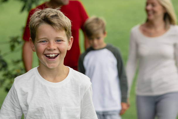A front view shot of a young boy smiling and looking at the camera. - Foto, Bild
