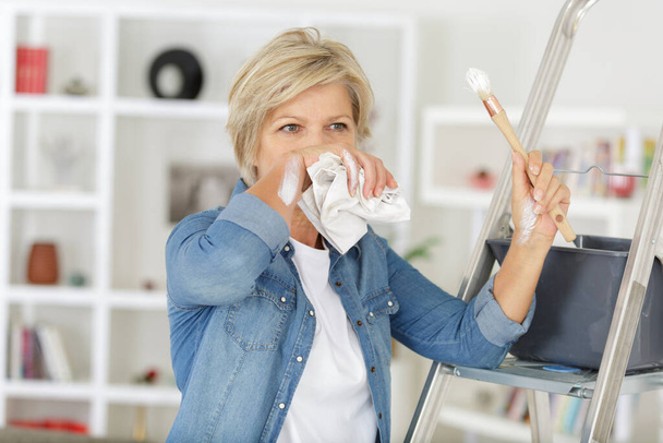 a senior woman is painting at home - 写真・画像