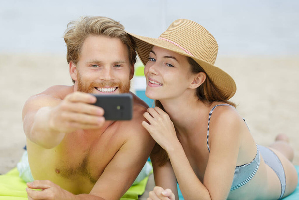 couple and selfie on the beach - Foto, imagen
