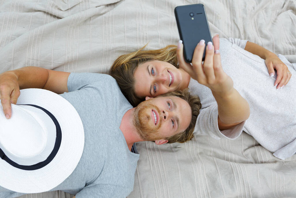 portrait of a happy young couple taking a selfie - Foto, Imagem
