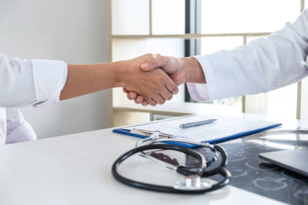 Finishing of consulting, Doctor and patient shaking hands after a good and successful treatment in the hospital, healthcare and assistance concept. - 写真・画像