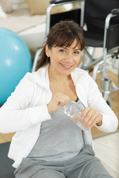 disable woman having a drink after exercising - Foto, immagini
