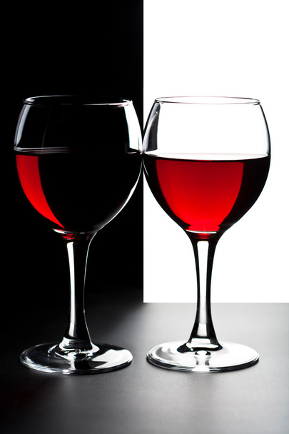 Two glasses of red wine isolated - 写真・画像