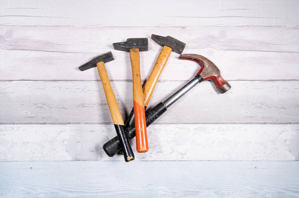 set of different types of hammers on a wooden background. top view. - Foto, afbeelding