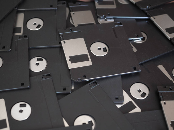 viele magnetische Disketten für die Speicherung von PC-Daten - Foto, Bild
