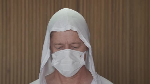 Pandemic protection of the Covid-19 coronavirus. Portrait of a mature Caucasian man in a medical face mask. Virus protection. Pandemic. Coronavirus. Covid-19. - Footage, Video