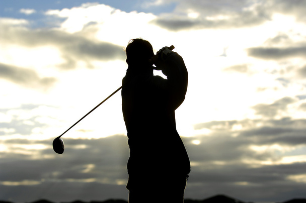 Golfer-Silhouette im Morgenlicht - Foto, Bild