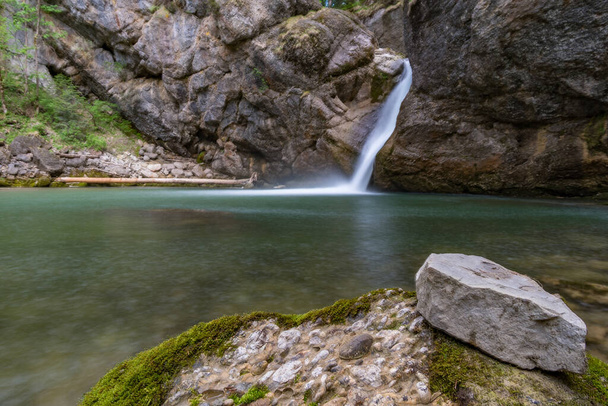 Traumhafte Wanderung auf dem Premiumwanderweg Wildes Wasser bei Oberstaufen zu den Buchenegger Wasserfällen im Allgäu - Foto, Bild
