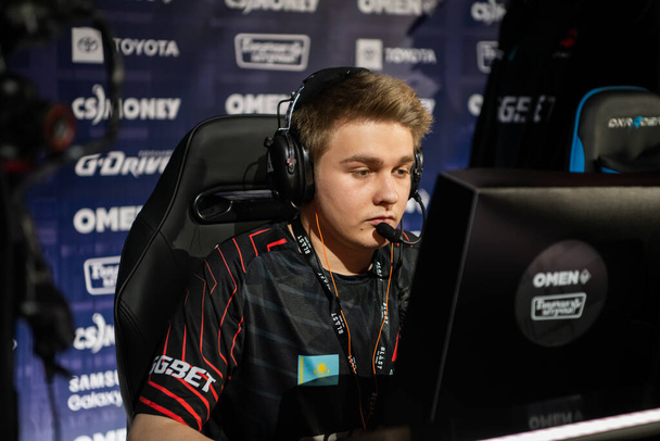 MOSCOW, RUSSIA - 14th SEPTEMBER 2019: esports Counter-Strike: Global Offensive event. Players booth with team Avangar player Alexey qikert Golubev inside on a stage. - Zdjęcie, obraz