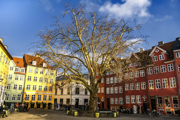Old colorful buildings at the Grabrodretorv square in Copenhagen, Denmark.  - Foto, Bild