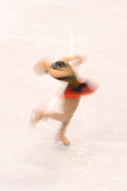θηλυκό ice-skater σε δράση - Φωτογραφία, εικόνα