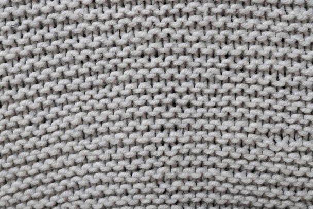 Texture du pull tricoté en laine grise en gros plan. Fond texturé abstrait pour papier peint
. - Photo, image