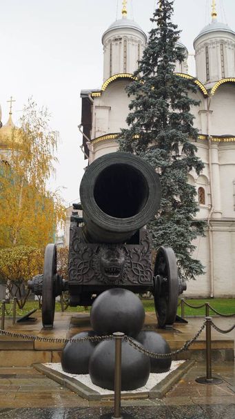 Carské dělo je velké raně moderní dělostřelecké dílo vystavené v areálu Moskevského Kremlu. - Fotografie, Obrázek
