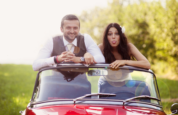 Wedding car with bride and groom - Фото, изображение