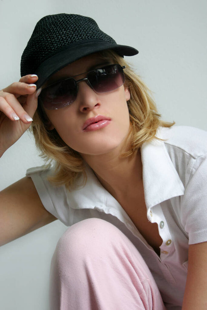 portrait of a beautiful young woman in a hat and sunglasses - Фото, зображення