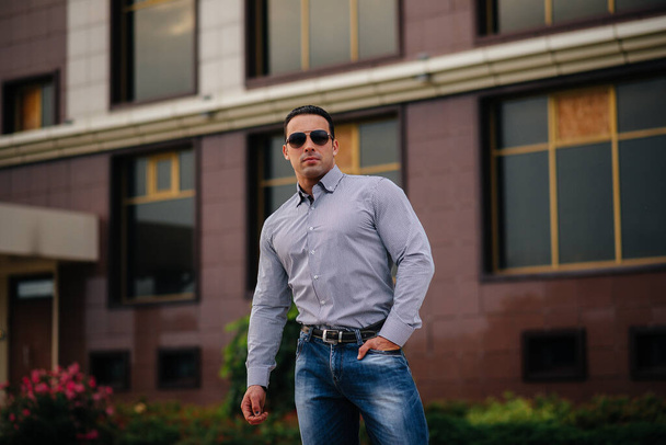 Young successful man near an office building. Business - Foto, afbeelding