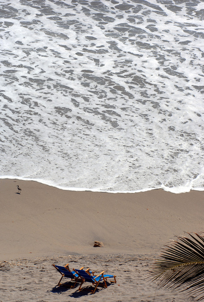  ξαπλώστρες στην άμμο  - Φωτογραφία, εικόνα