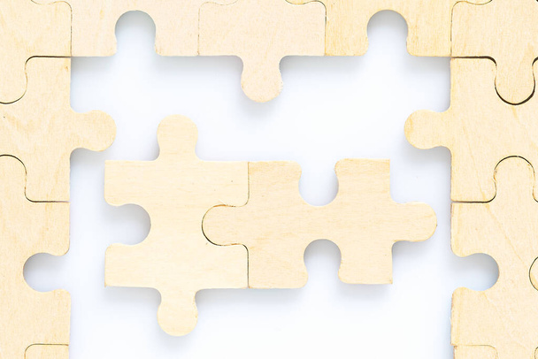 Shot van houten puzzel stukken op witte achtergrond, Business concept - Foto, afbeelding