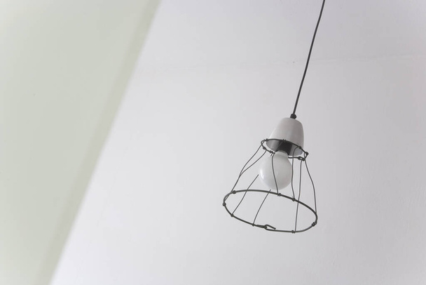 Designer lamp made of wire - Foto, Bild