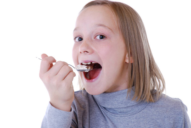 little girl eating a cake - Zdjęcie, obraz