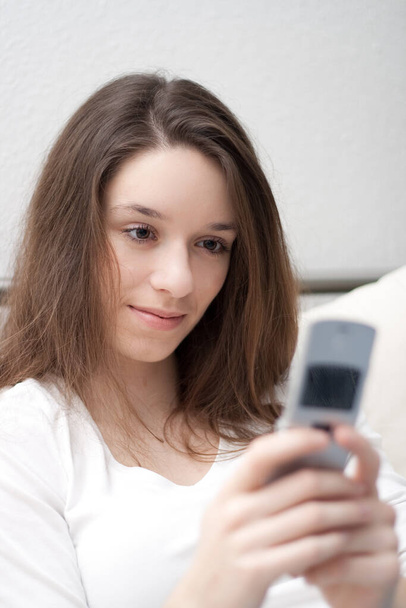 young woman using a smartphone - Zdjęcie, obraz