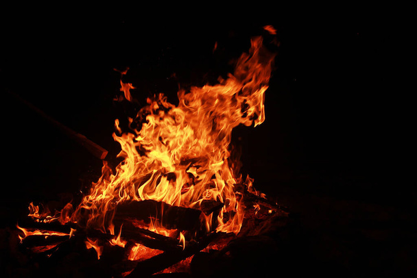 The fire burns in the night - 写真・画像